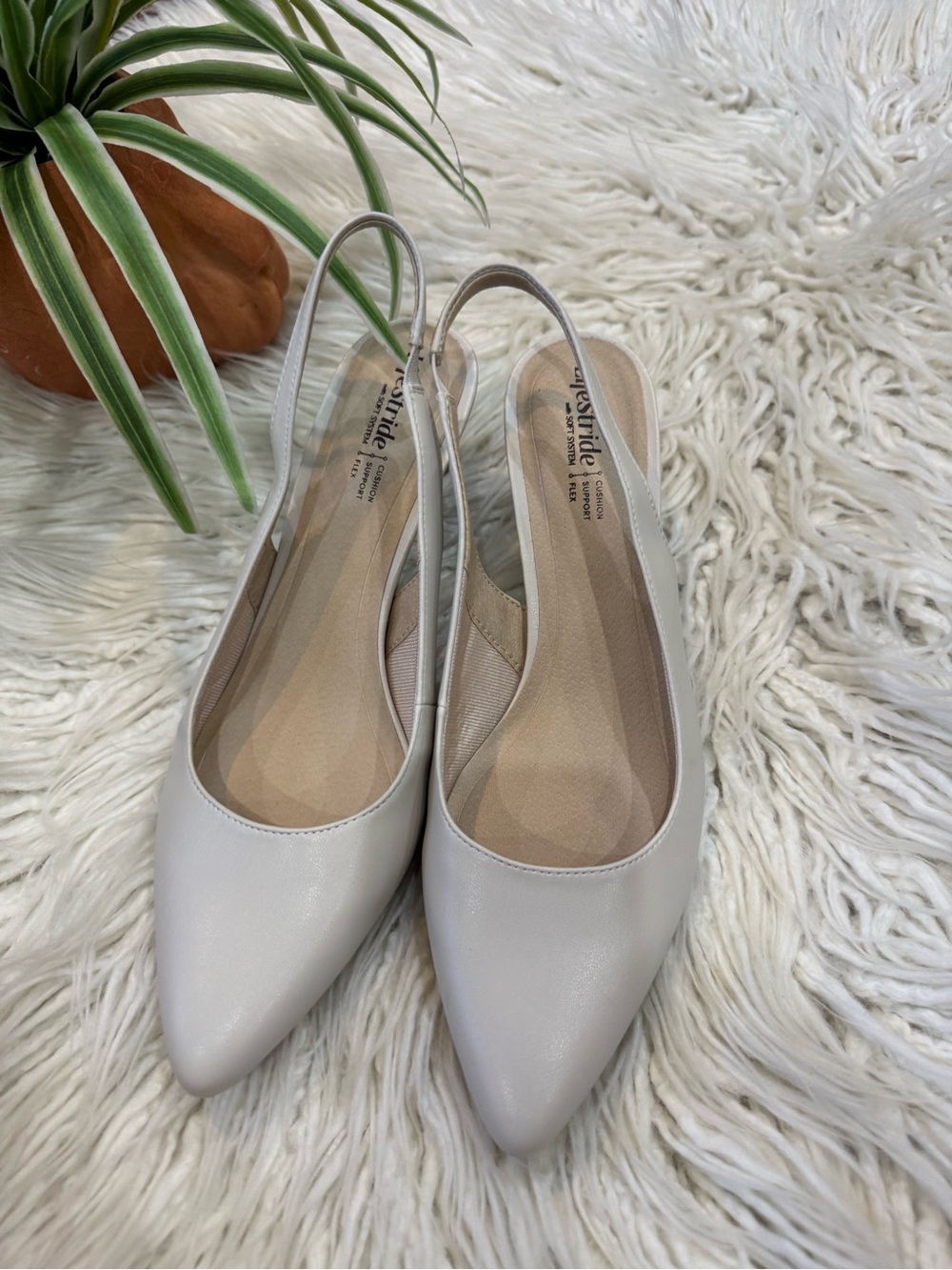 New🌿Life Stride Pointed-Toe Slingback Heels in Light Cream - Picture 4 of 7